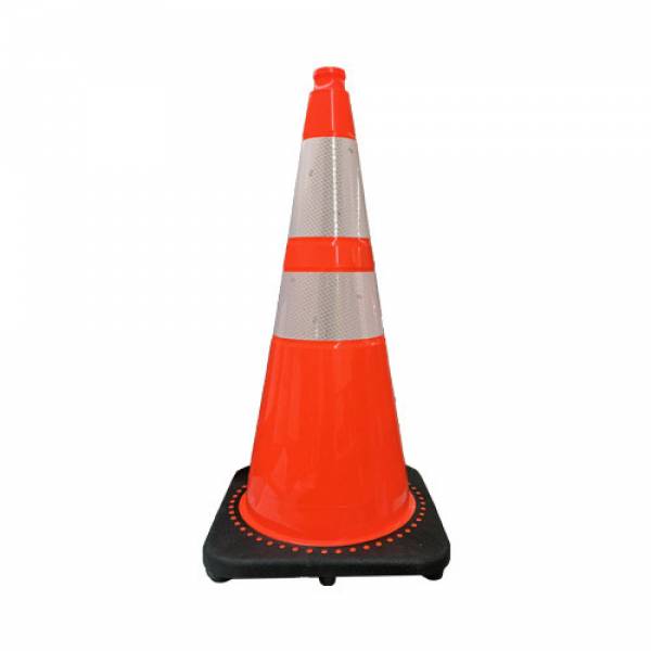 <a href="https://www.signel.ca/produit/cone-de-28-type-t-rv-3-avec-encastrement/">Cône de 28” T-RV-3 en PVC 4 saisons avec poignée</a>