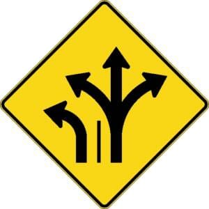 Signal avancé de direction des voies à gauche et à gauche ou tout droit ou à droite