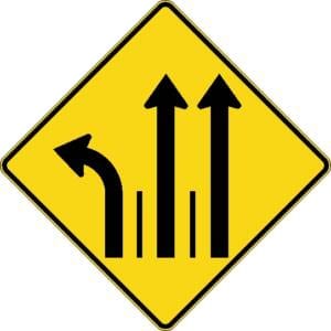 Signal avancé de direction des voies à gauche et tout droit 2 voies