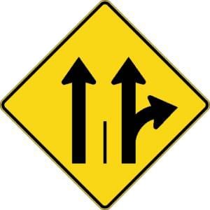 Signal avancé de direction des voies tout droit et tout droit ou à droite