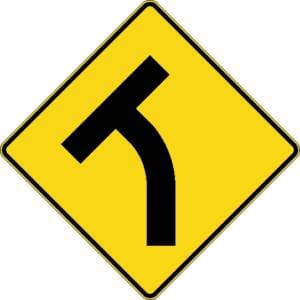 Intersection en T dans un virage à gauche