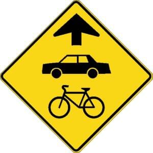 Signal avancé de chaussée désignée pour automobiles et cyclistes