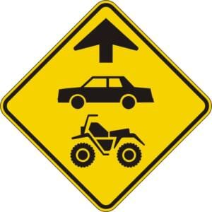 Signal avancé de chaussée désignée pour automobiles et véhicules tout terrain