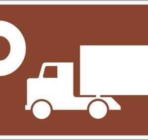 Aire de repos pour camionneurs avec flèche