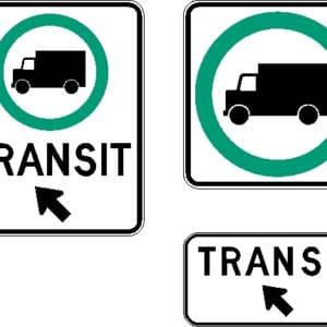 Trajet obligatoire pour véhicules lourds en transit flèche oblique à gauche