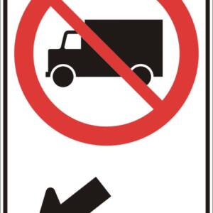 Accès interdit aux camions dans une voie, flèche à gauche