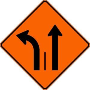 Signal avancé de direction de voies à gauche et tout droit T-D-100-6-G