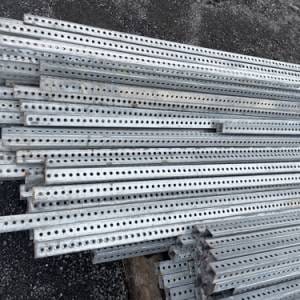 Poteaux carrés en acier - défectueux